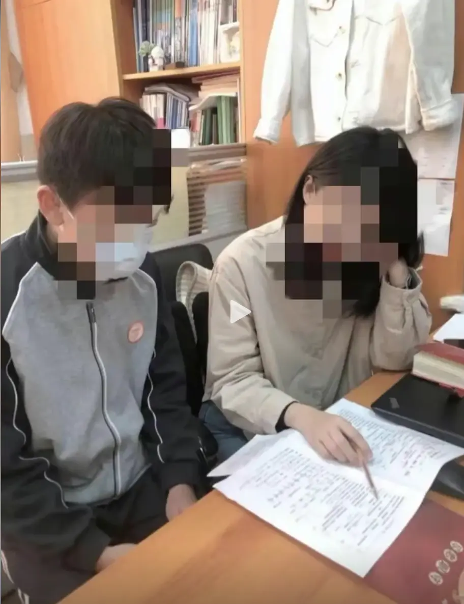 《上海女老师张越事件》视频完整版高清在线观看-上海女教师我太想进步原视频全程录像来龙去脉超清免费播放-完整版无删减