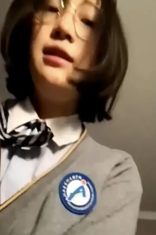 《实验中学眼镜妹》完整版高清资源在线看-实验中学眼镜妹红衣校服青春校园写真-黑长直知性少女校园风-1080P无删减百度网盘夸克迅雷下载