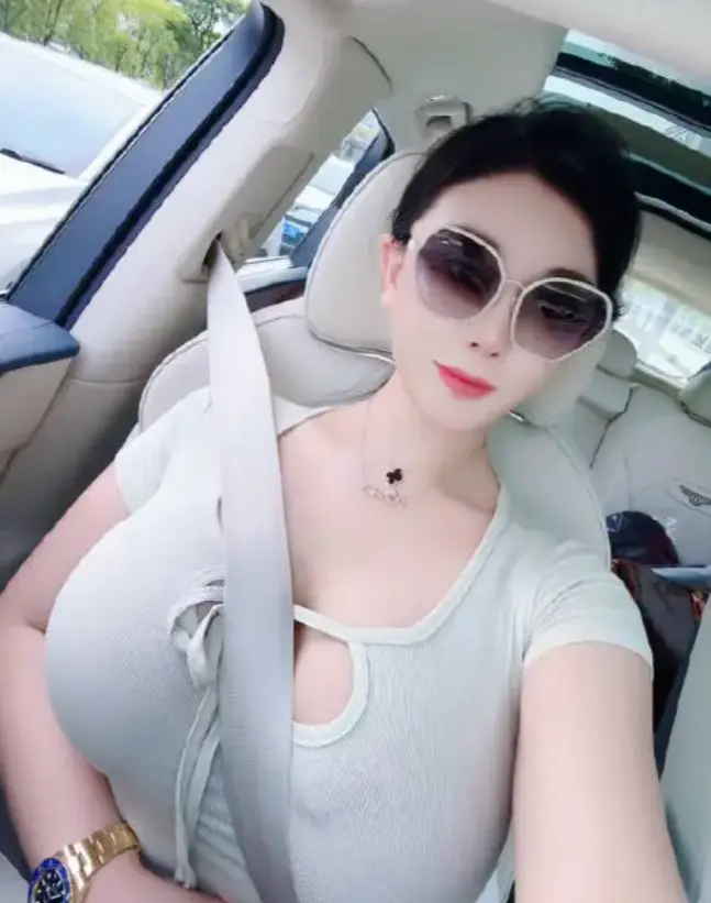 《芷仪G宝》-抖音网红微密圈女神-旅游摄影健身展现魅力-大诗瑶未删减完整版-1080P高清网盘资源下载~领略微密圈女神风采_《芷仪G宝》抖音网红大诗瑶资源