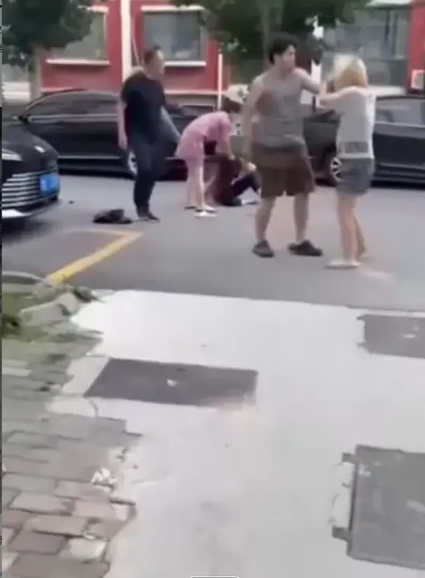 乐陵小三事件热度飙升！快来观看《乐陵黄金水岸小三女儿事件》-黄金水岸-小三女儿-未删减版-超高清-网盘资源分享~黄金水岸小三女儿争议不断