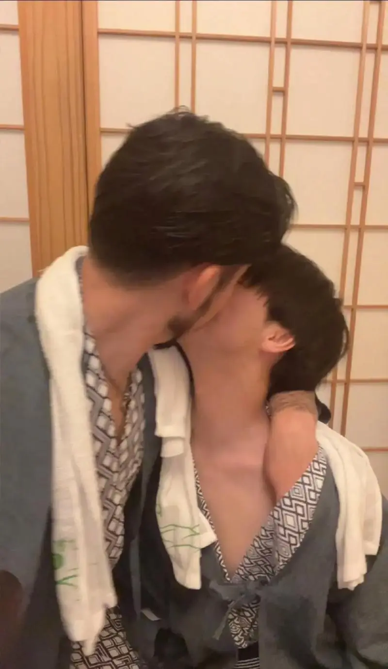 《花臂夫夫》蓝光画质在线免费看，重温《花臂夫夫》经典瞬间，花臂夫夫幕后制作故事大曝光！