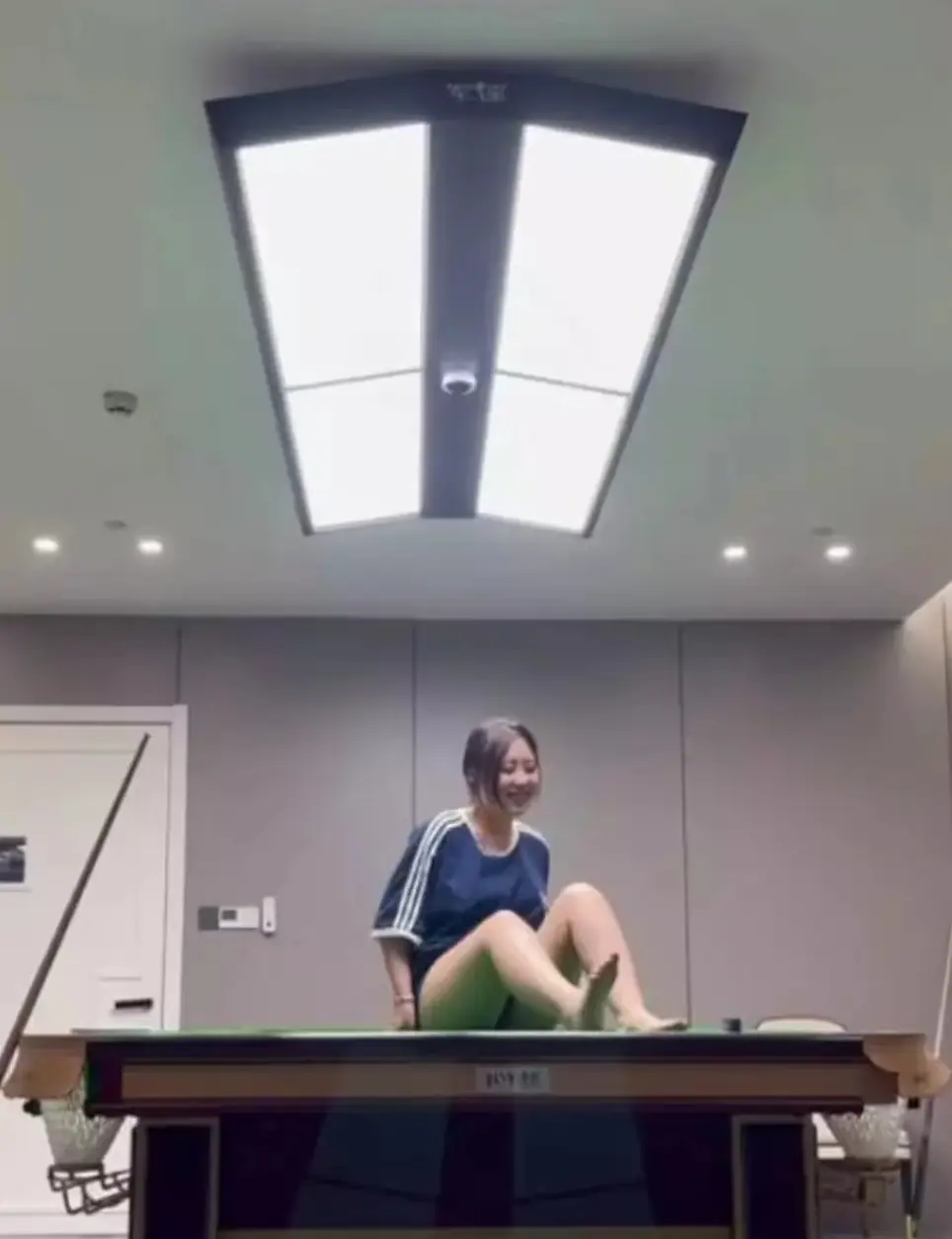 探秘《江苏东台名爵台球厅》助教事件 - 免费获取隐藏视频 - 享受打球福利 - 江苏东台名爵台球厅精彩等你