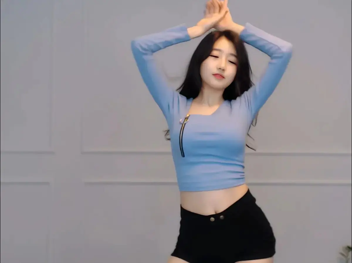 畅看《徐雅,onlyfans每日大赛,终极剪辑,抖音爆款,高能瞬间》 - 抖音爆款徐雅onlyfans每日大赛终极剪辑不容错过