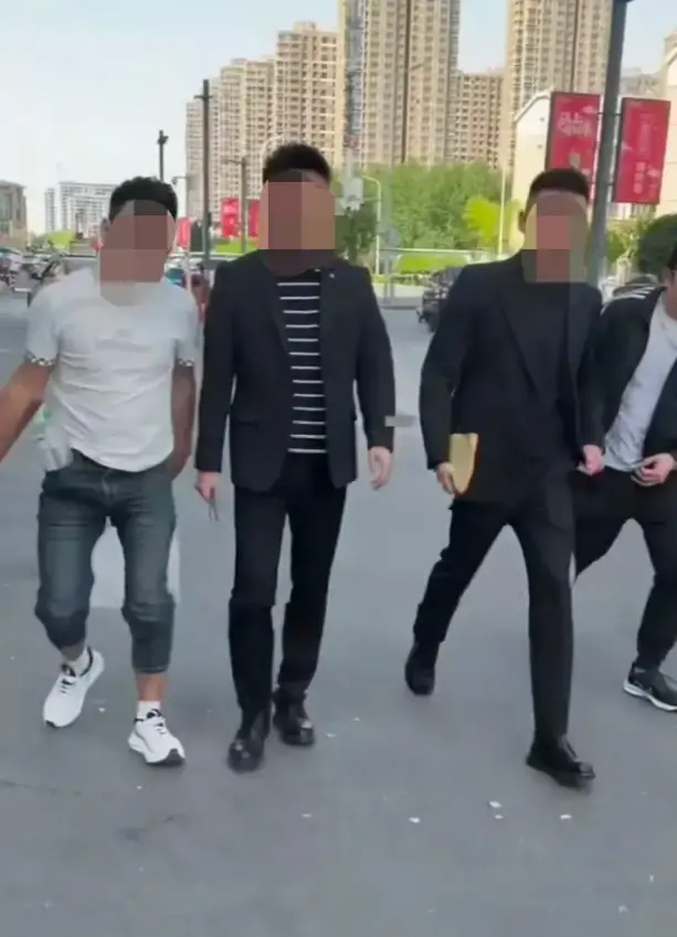 《宁夏4V1网红斗殴事件》蓝光画质在线看 - 固原网红斗殴全记录 - 本地疯传的快手主播冲突