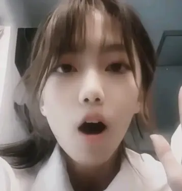 分享《比奇堡名媛贺子涵》1080P纯净极速播放资源，剧中直播妈妈闯入情节，弹幕直接炸了，网盘链接免费拿！ 