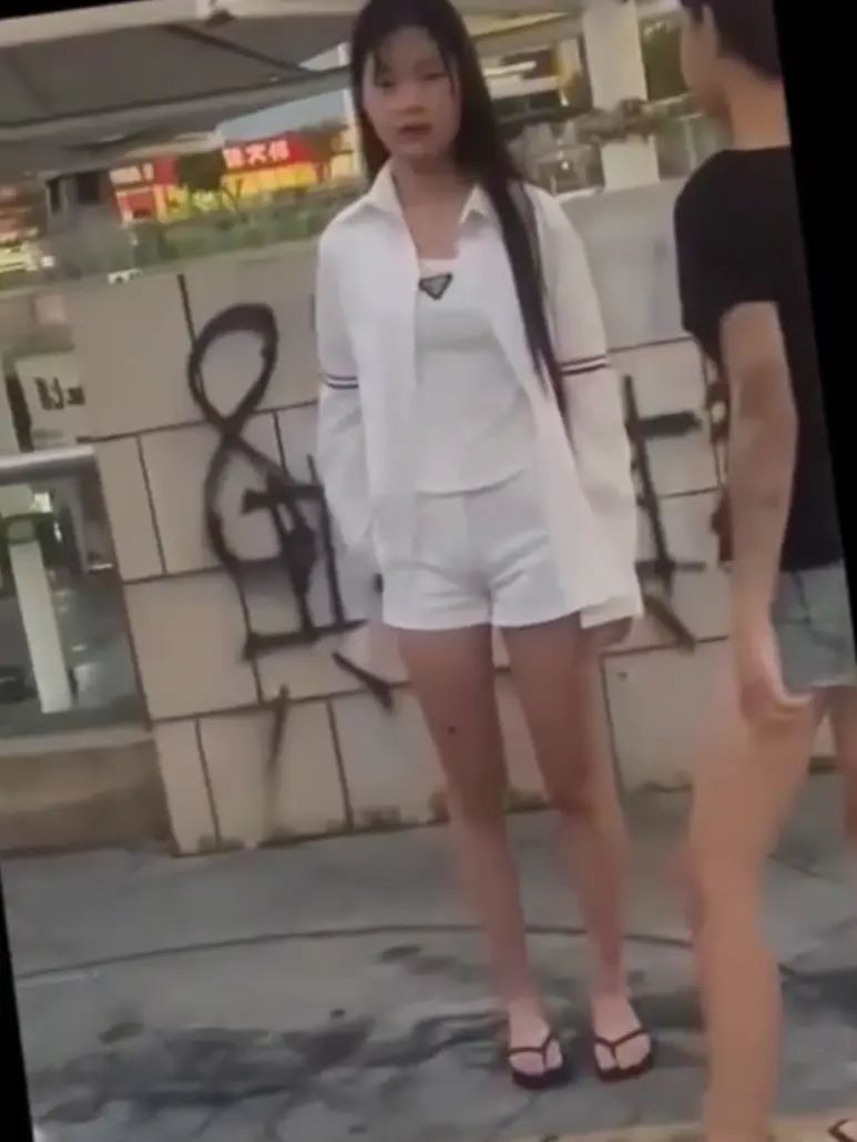 《广西贵港中影影院精神小妹BL事件》高清完整版免费在线观看-广西贵港中影影院精神小妹BL事件超清资源下载-夸克迅雷百度云网盘全集免费看