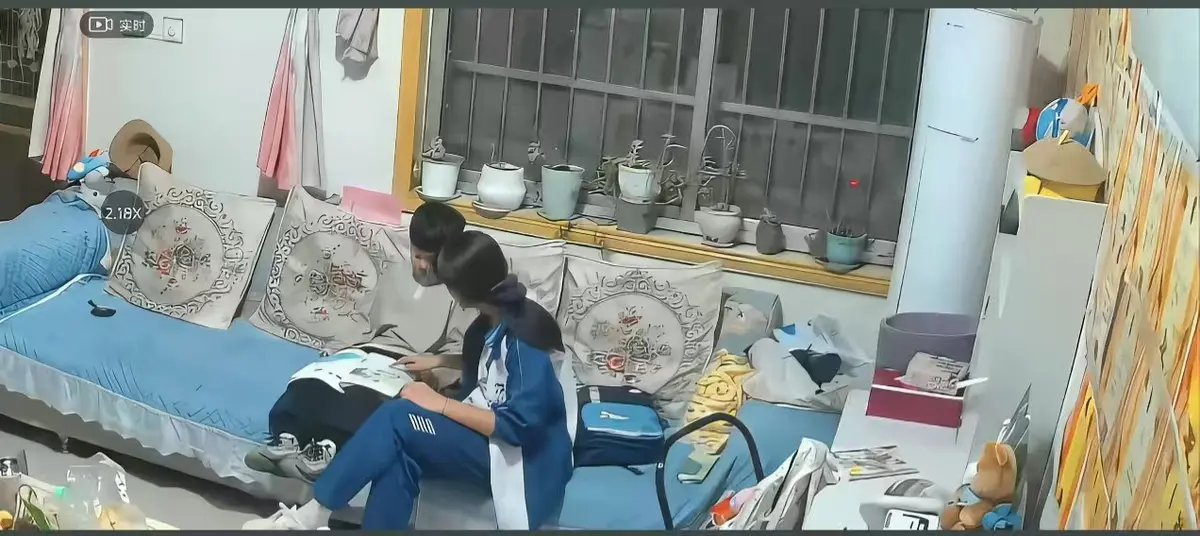 🔥全网热议短片《来自姐姐的爱》无删减完整版在线播放 - 全集影院 | 姐姐对弟弟的日常引导 | 监控下辅导作业名场面 | 姐姐管教弟弟真实瞬间 | 暖心姐弟互动日常 | 高清正片免费下载 | 姐...