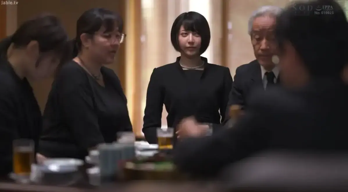 《喪服未亡人》<br />
《ガンギマリ喪服未亡人》