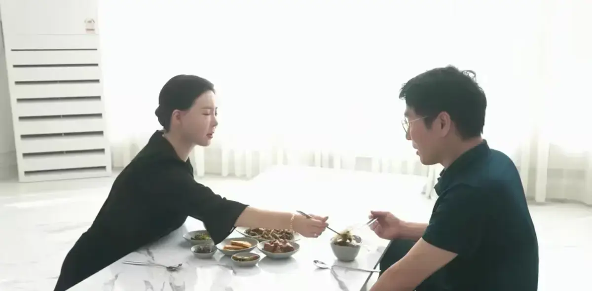 《50岁继母的诱惑》年度争议家庭伦理剧，金敏喜演绎的继母角色魅力无限，超清画质打破禁忌边界，全片无删减免费看！