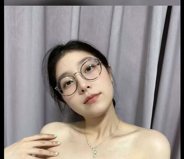 《秦嘉倪/秦嘉妮》相关资源图片