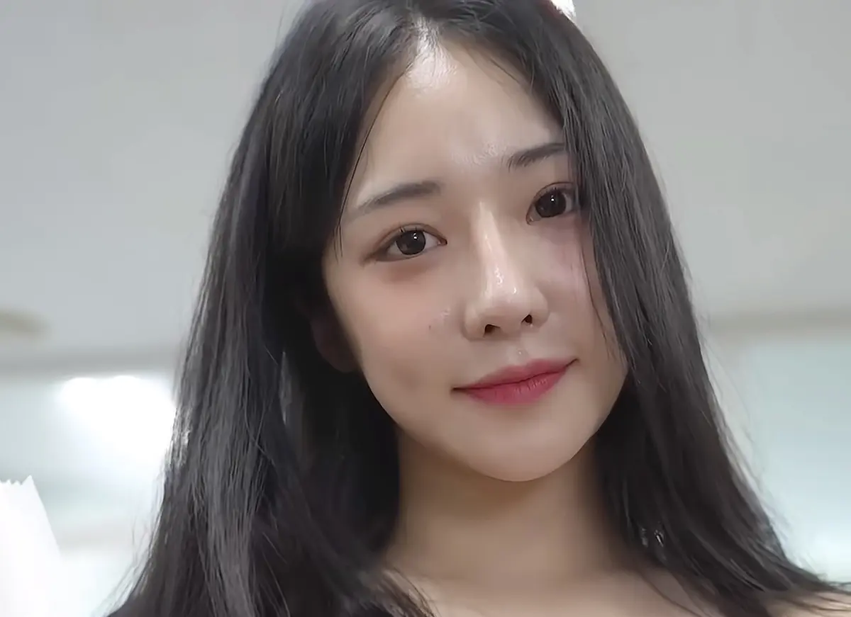 星辰影院提供韩国短剧《hi-teenager》完整版资源，免费一键保存随心看，职场新人带来青春治愈名场面