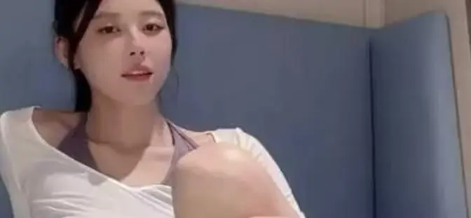 《玩物社交》带你走进高颜值主播的直播间，纪实内容超精彩！多元穿搭展现魅力，免费看《玩物社交》全集，流畅不卡顿！