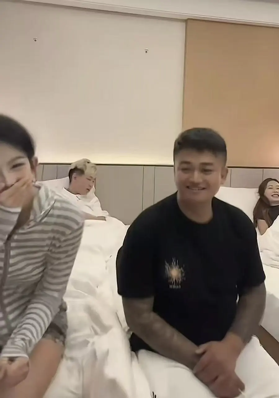 《女王妹妹百度电鸽3.0》完整版直播录屏原视频免费观看-单挑榜一大哥女王妹妹线下1V3全集在线播放-百度网盘资源电鸽免费看