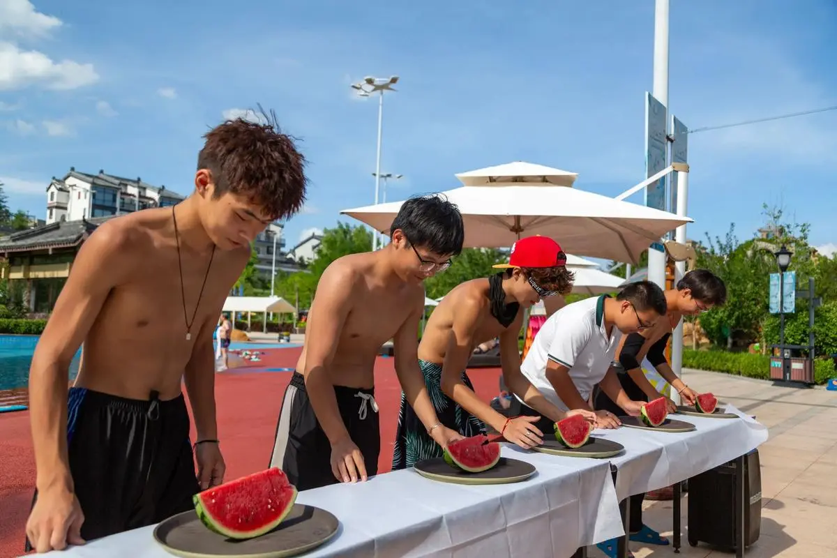 吃瓜季大赛嗨翻全民，《2026夏日吃瓜大赛》精彩瞬间大集合-夏日吃瓜大赛不容错过-高清视频整理免费看-感受吃瓜大赛清凉氛围