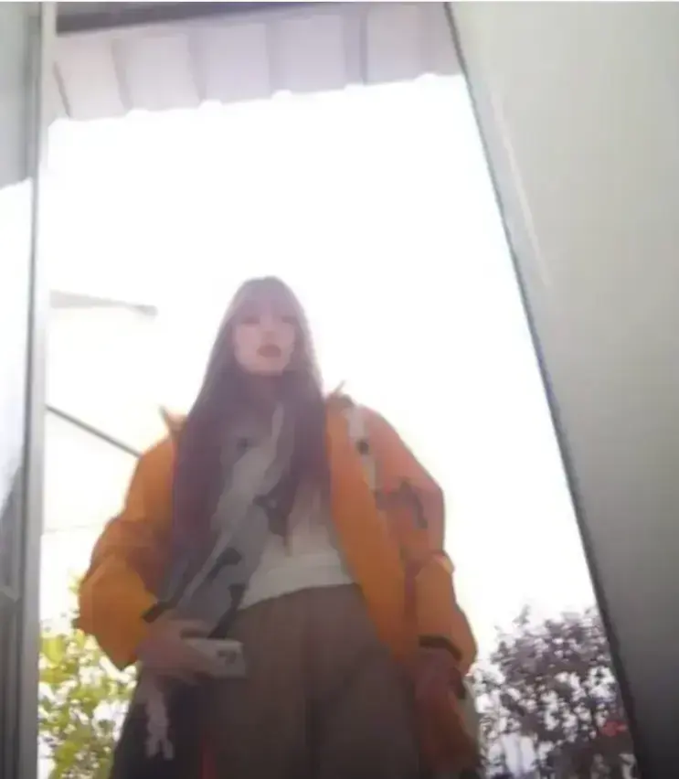 黄色冲锋衣木木厕所被偷拍