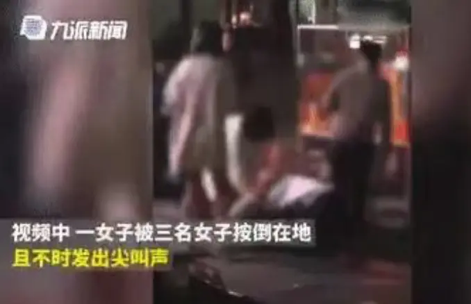 独家放送《玉林五灯坡事件》名创优品现场视频，解析事件缘由，免费在线观看，高清资源持续有效！