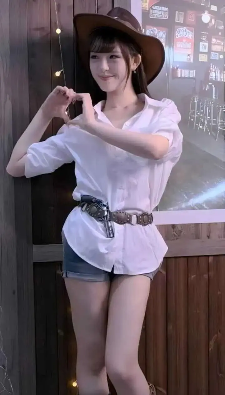 抖音6万粉网红夏鸣前cos时间管理大师引热议-吃瓜事件后续完整版高清在线看，刷新网友吃瓜新认知