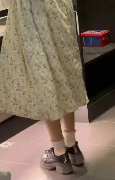 《江南第一深情碎花裙vlog》-日系少女风碎花裙vlog，1080P高清画质，夸克可流畅在线观看江南第一深情之作！
