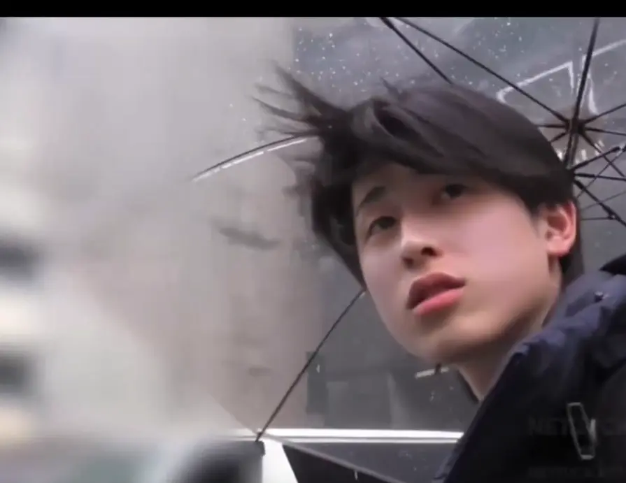 抖音爆火日本帅哥jukiya雨伞小哥哥 雨中撑伞的街头采访三部曲 高清完整版在线看